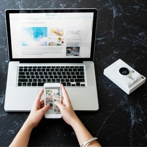 Managing social media marketing campaigns and engagement metrics on digital devices